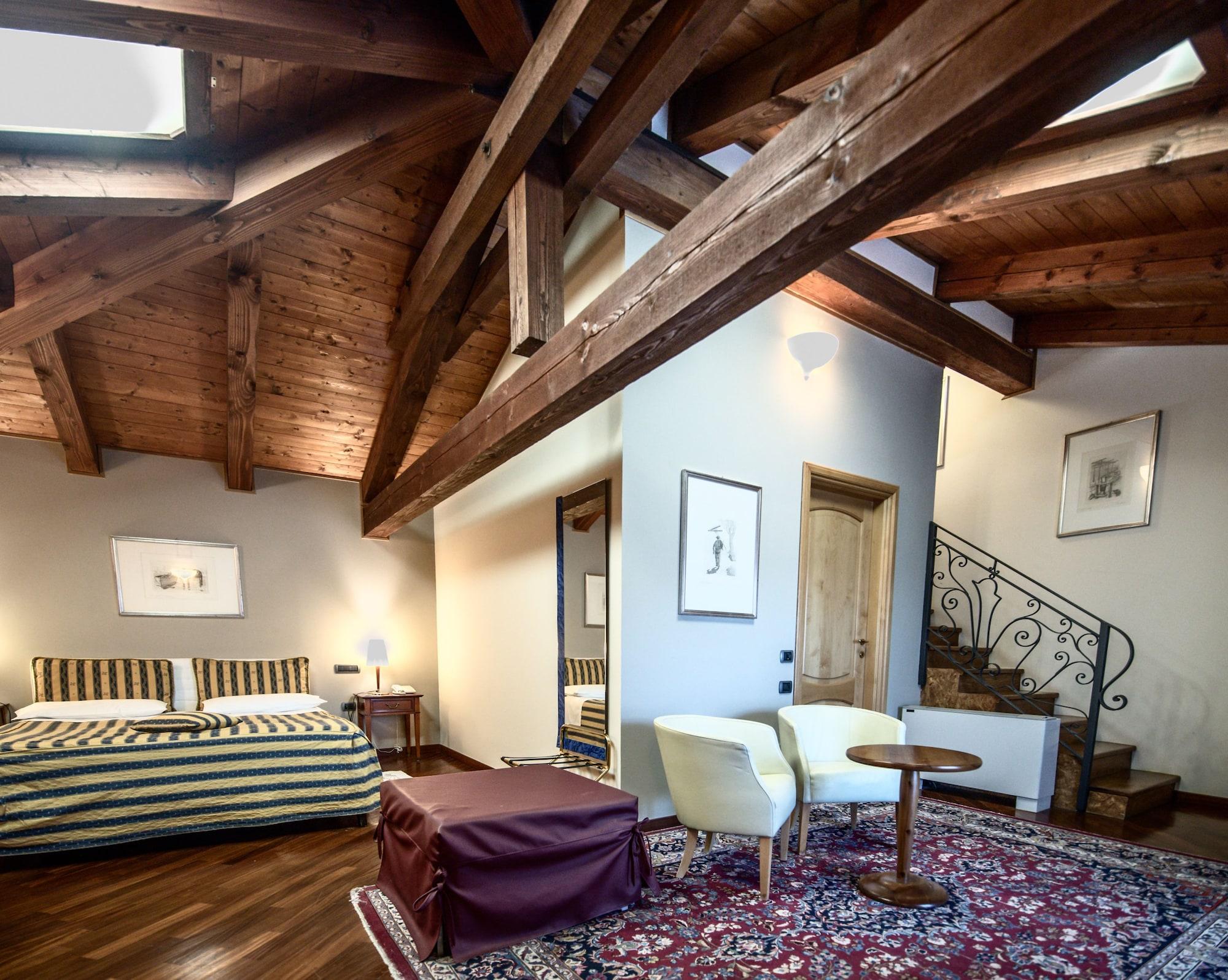 Castello Rosso Hotel Costigliole Saluzzo Buitenkant foto