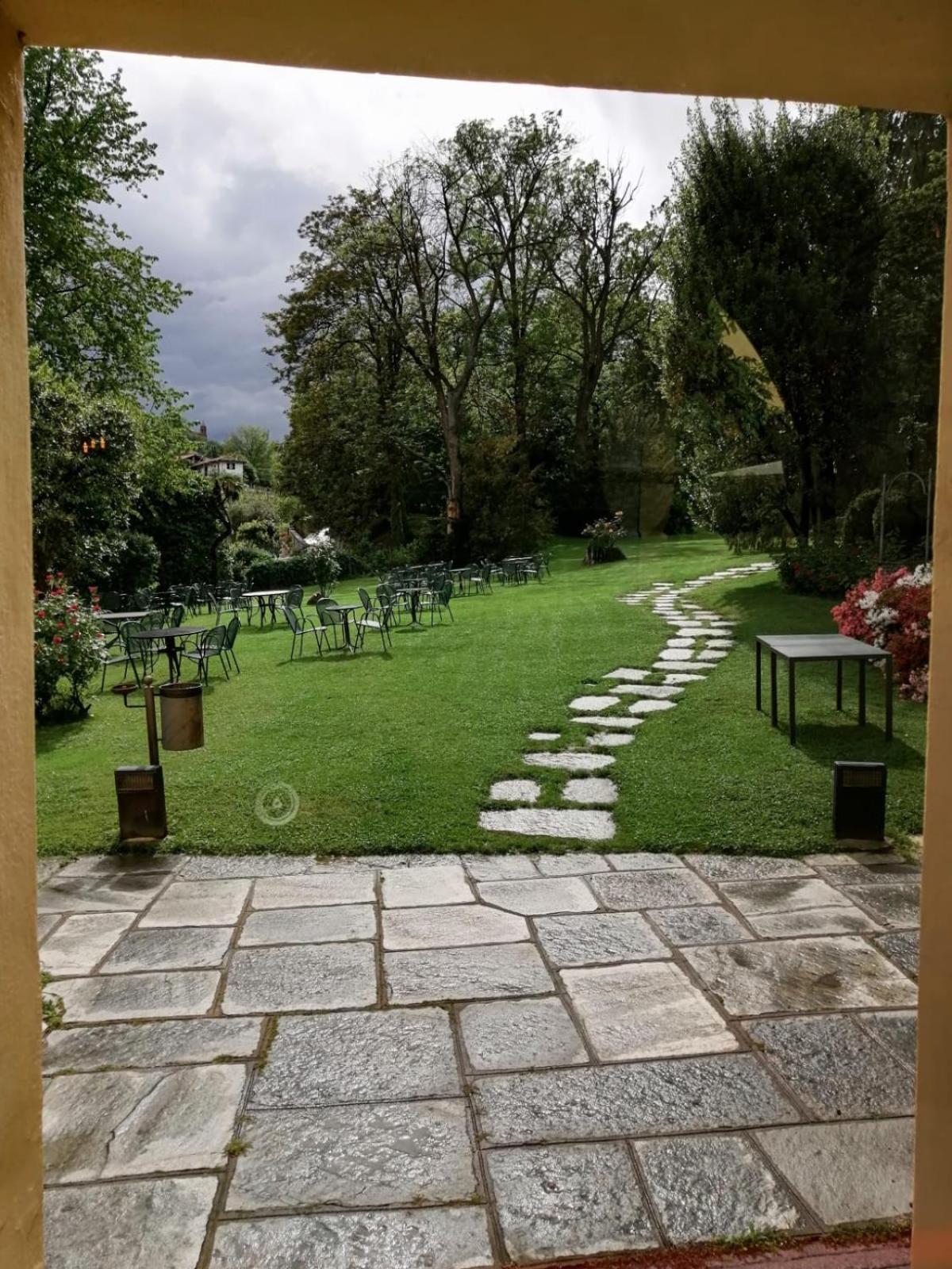 Castello Rosso Hotel Costigliole Saluzzo Buitenkant foto
