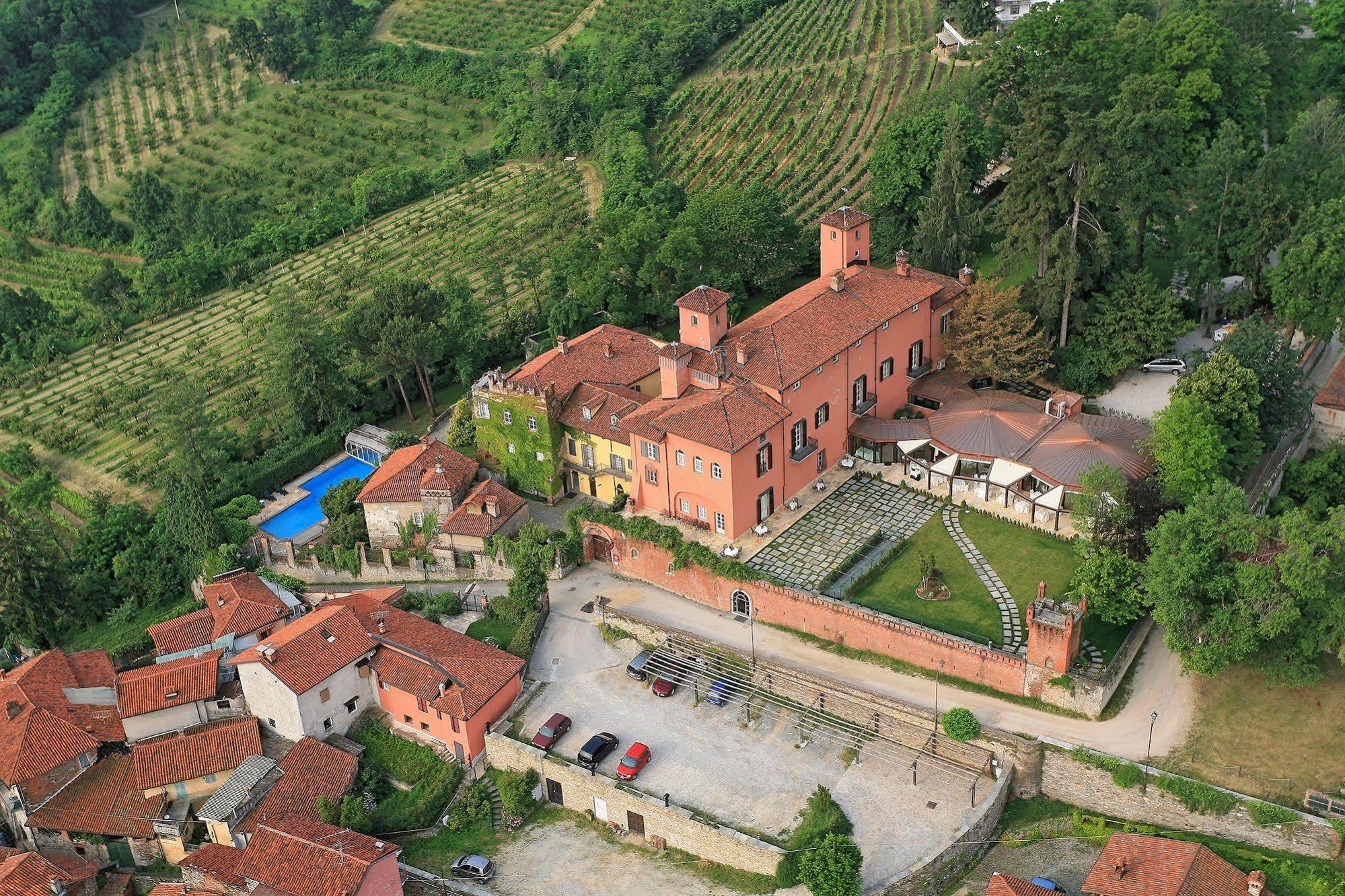 Castello Rosso Hotel Costigliole Saluzzo Buitenkant foto