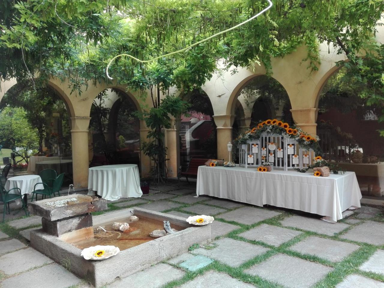 Castello Rosso Hotel Costigliole Saluzzo Buitenkant foto