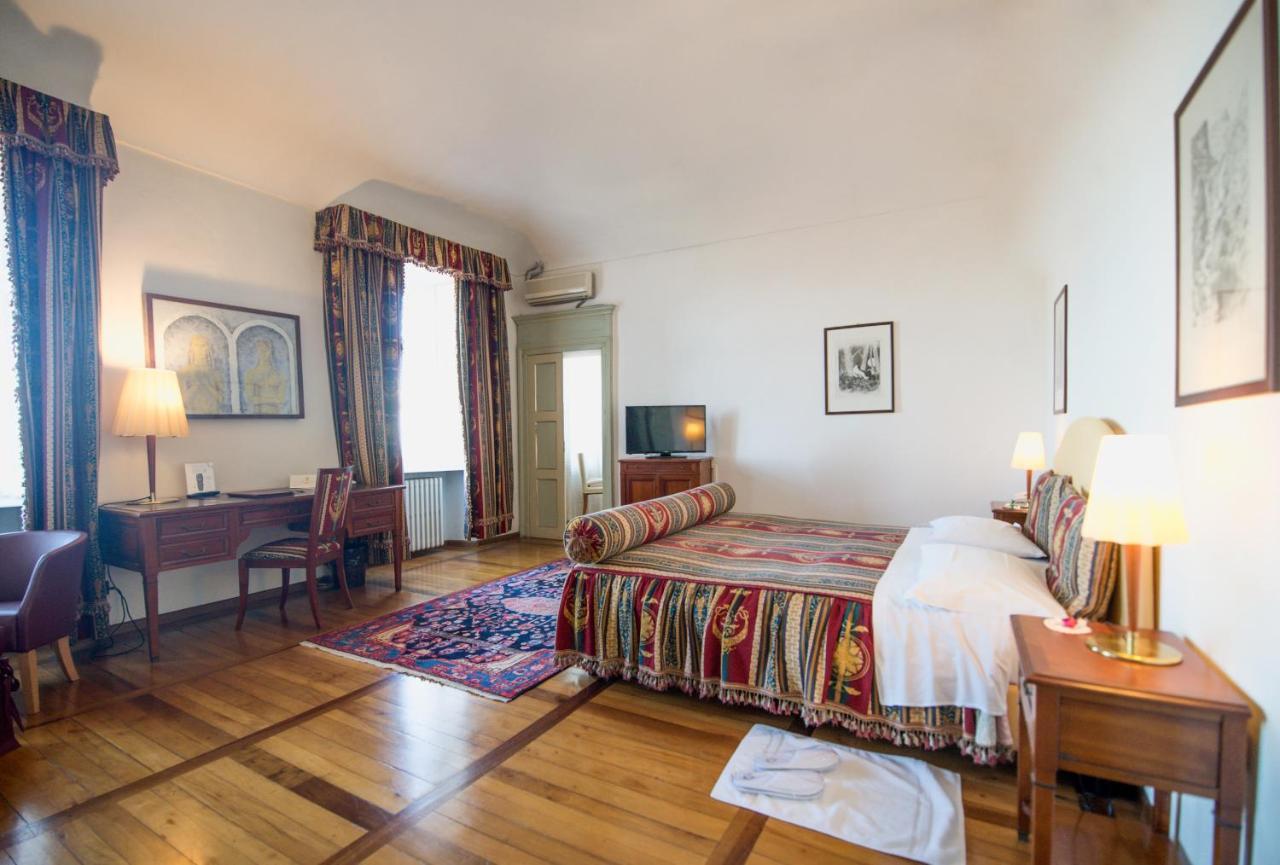 Castello Rosso Hotel Costigliole Saluzzo Buitenkant foto