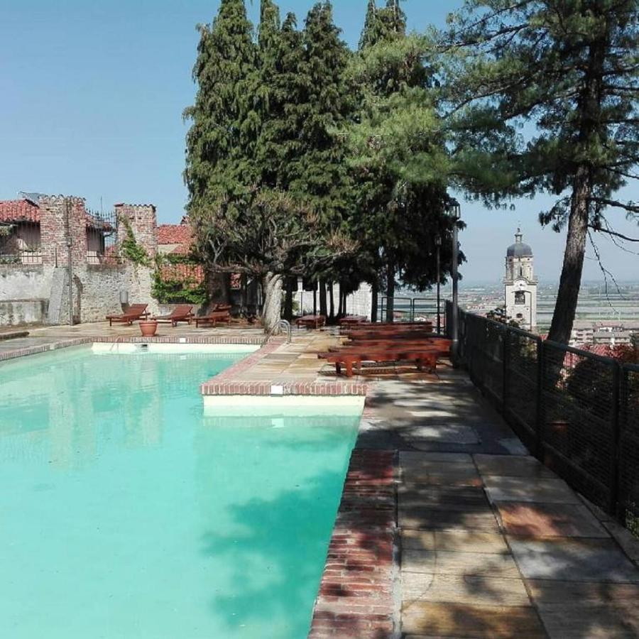 Castello Rosso Hotel Costigliole Saluzzo Buitenkant foto
